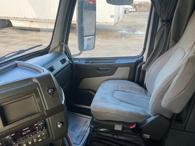 2024 Volvo VNL64T860-21