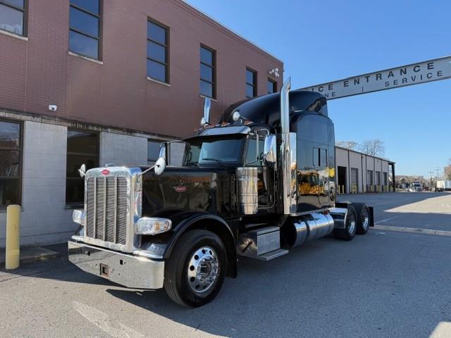 2022 Peterbilt 389-0