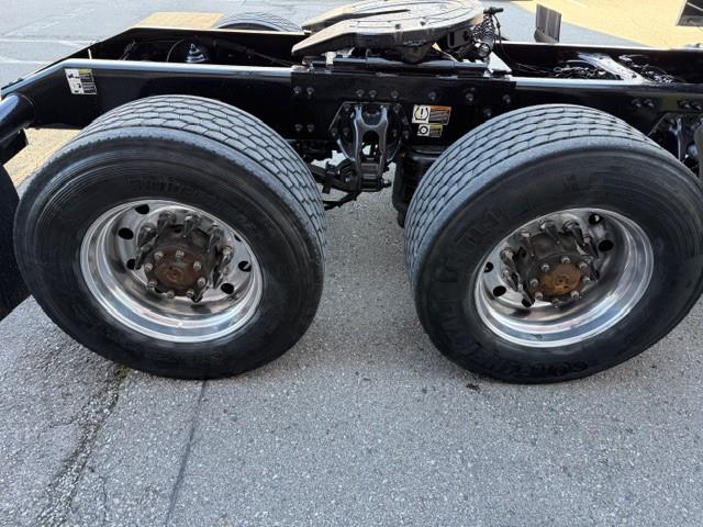 2022 Peterbilt 389-4