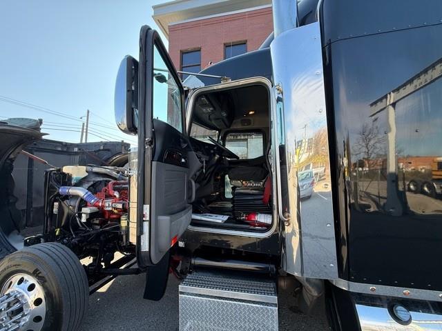 2022 Peterbilt 389-7