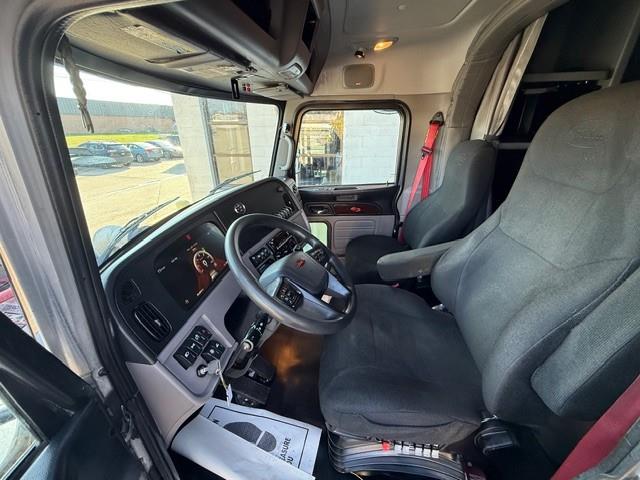 2022 Peterbilt 389-8