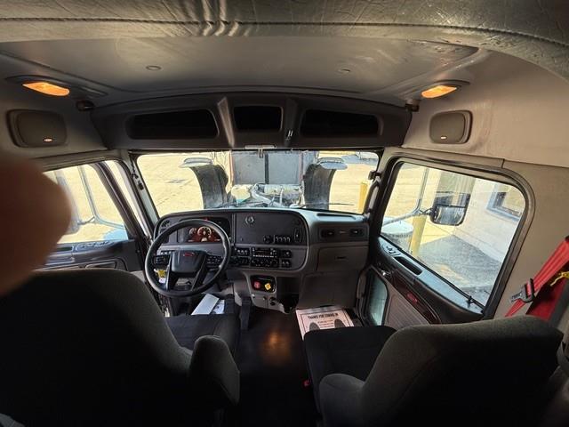 2022 Peterbilt 389-12