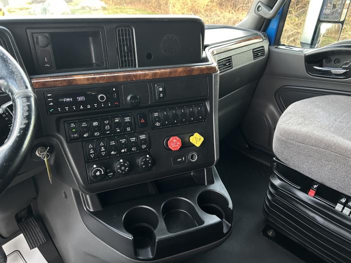 2022 International LT625-13