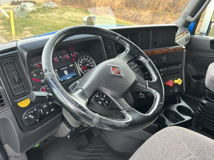 2022 International LT625-12