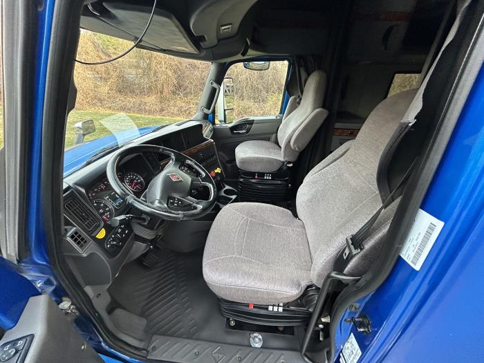 2022 International LT625-10