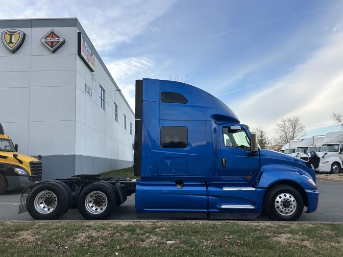 2022 International LT625-8