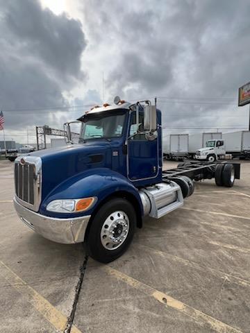 2017 Peterbilt 337-0
