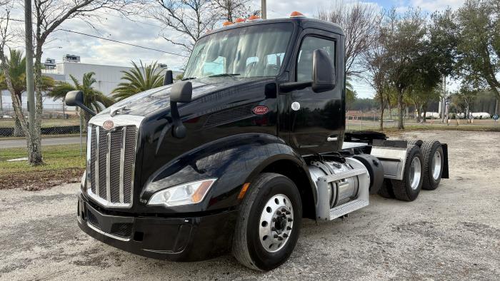 2022 Peterbilt 579-0