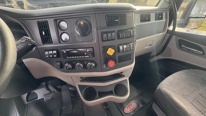 2022 Peterbilt 579-10