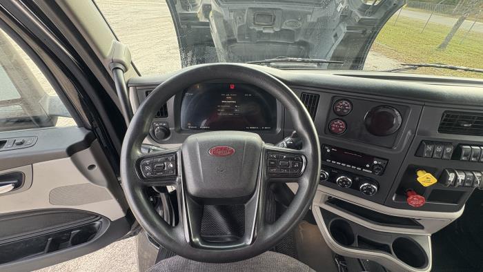 2022 Peterbilt 579-11