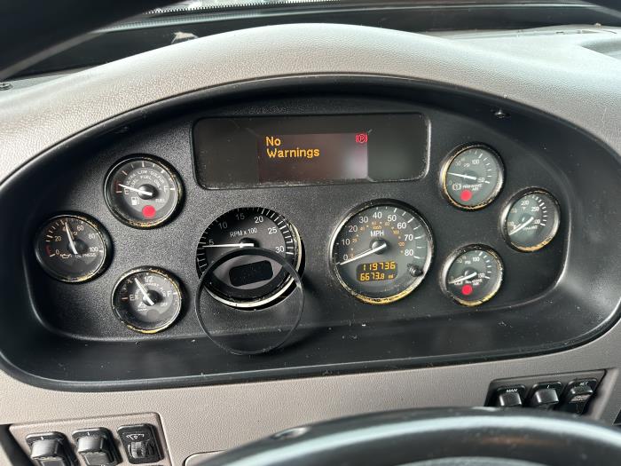 2020 Peterbilt 337-8