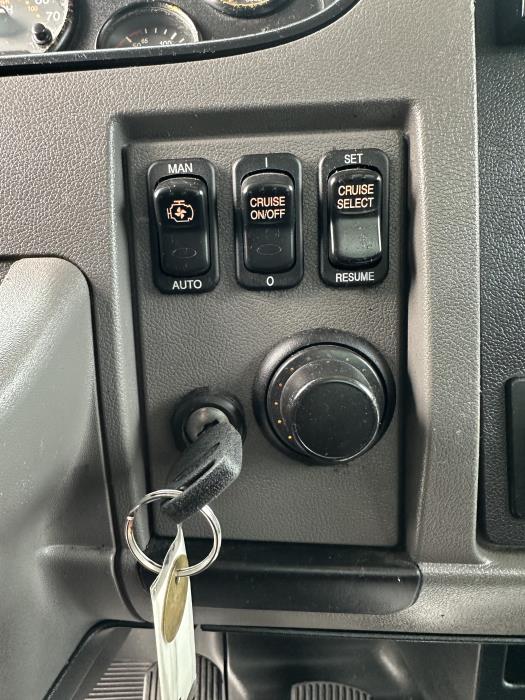 2020 Peterbilt 337-10