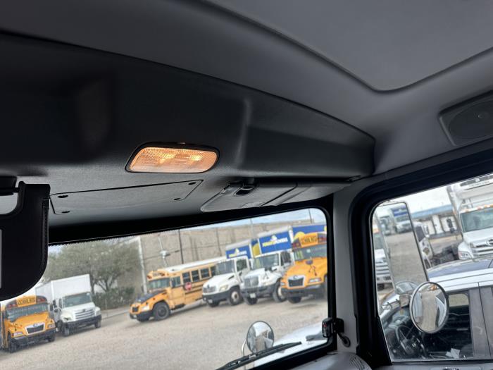 2020 Peterbilt 337-14