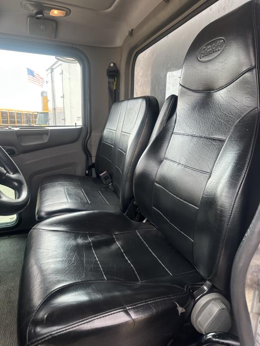 2020 Peterbilt 337-14