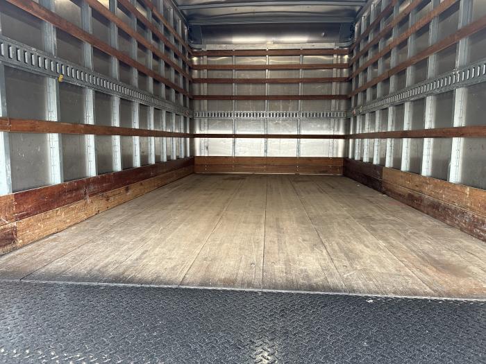 2020 Isuzu NPR-HD-17