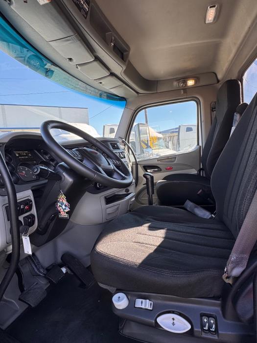 2020 Peterbilt 567-10