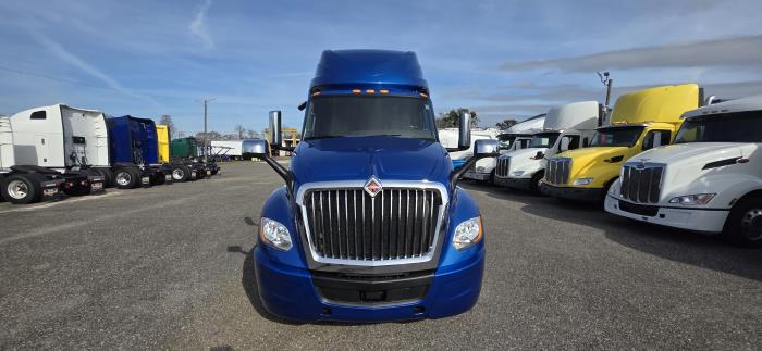 2022 International LT625-8