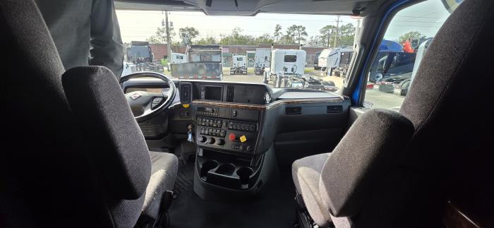 2022 International LT625-19