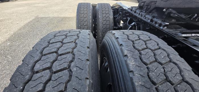 2022 International LT625-28