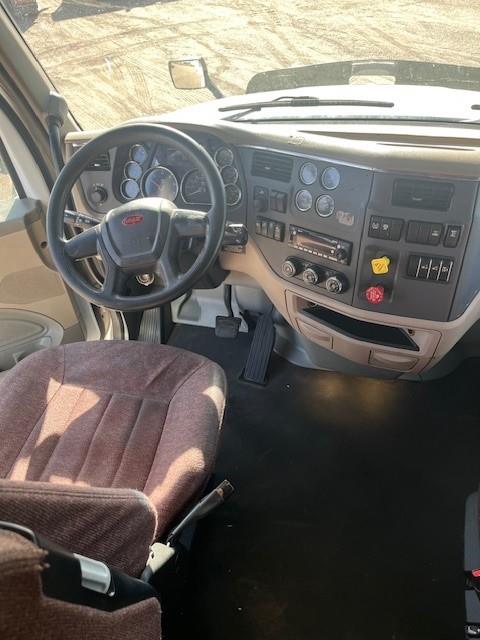 2022 Peterbilt 579-8