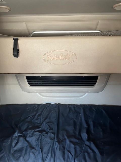 2022 Peterbilt 579-11