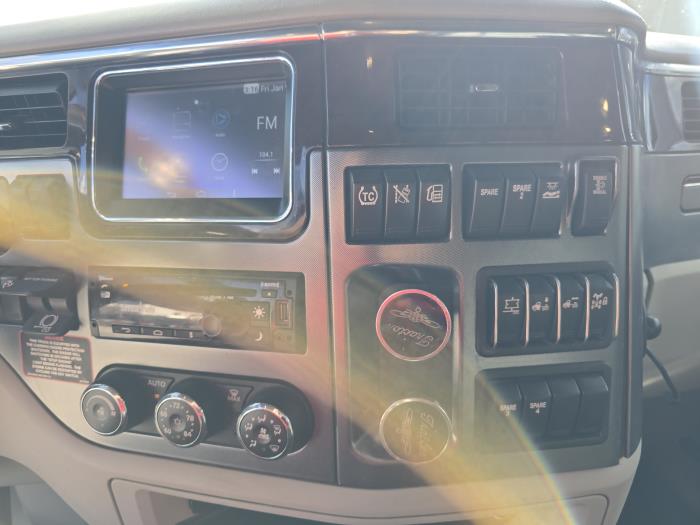 2020 Peterbilt 579-16