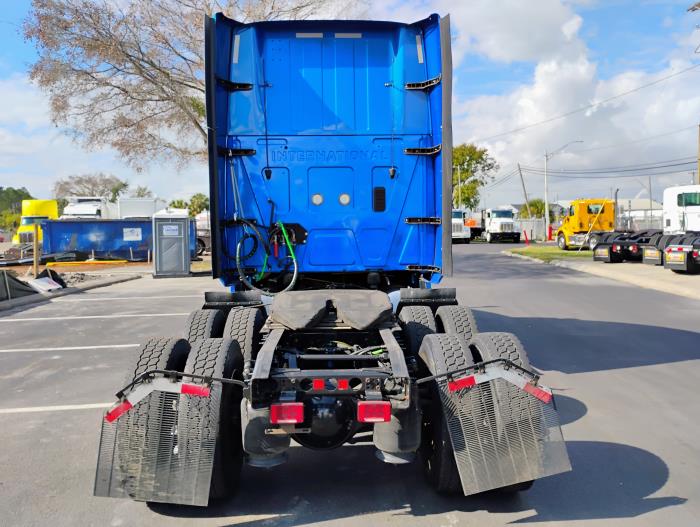 2022 International LT625-4