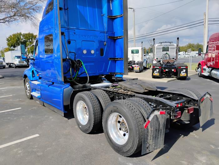 2022 International LT625-6