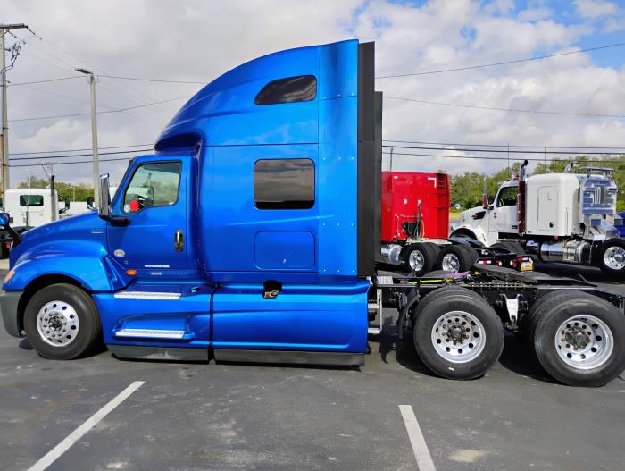 2022 International LT625-8