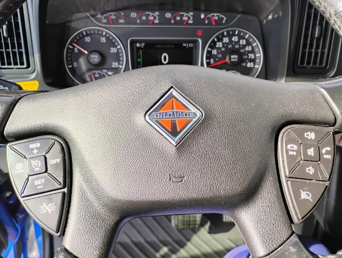 2022 International LT625-12