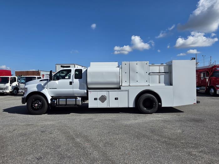 2026 Ford F-750-8