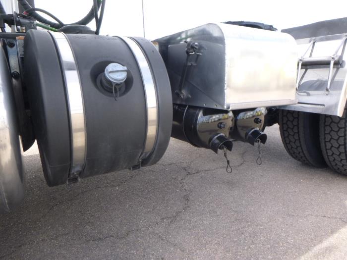 2020 Peterbilt 579-18