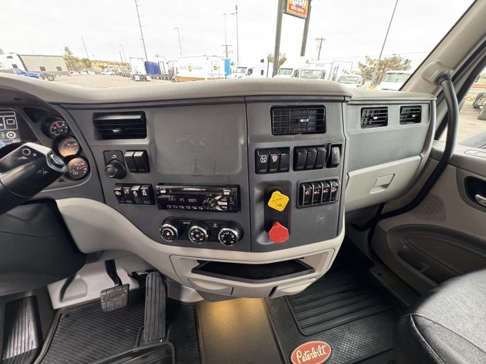 2020 Peterbilt 579-13