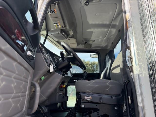 2020 Peterbilt 389-29