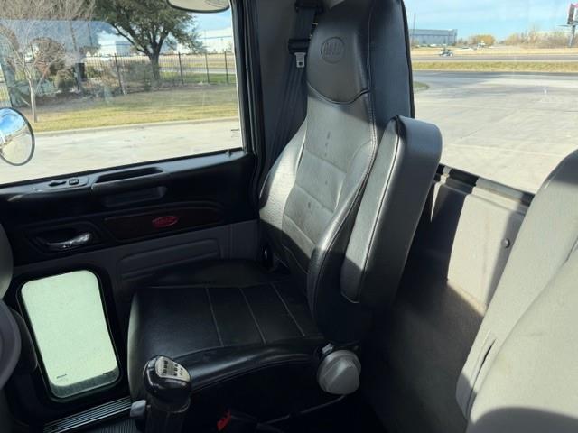 2020 Peterbilt 389-34