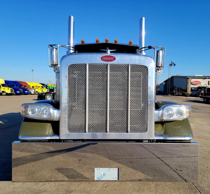 2023 Peterbilt 389-7
