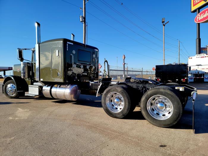 2023 Peterbilt 389-5