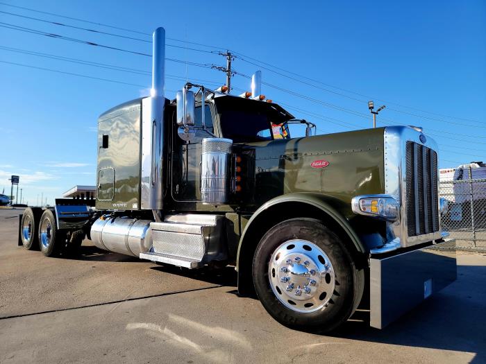 2023 Peterbilt 389-1