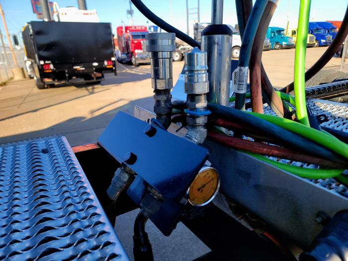 2023 Peterbilt 389-11