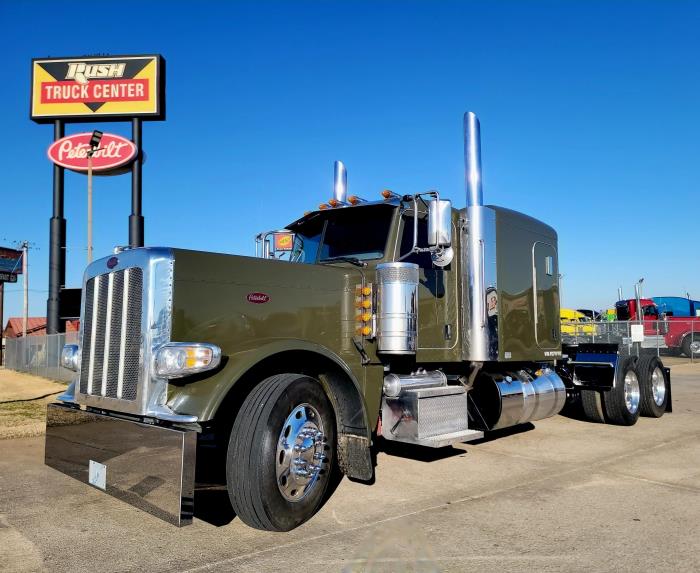 2023 Peterbilt 389-0