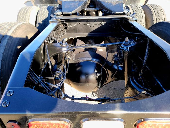 2023 Peterbilt 389-10