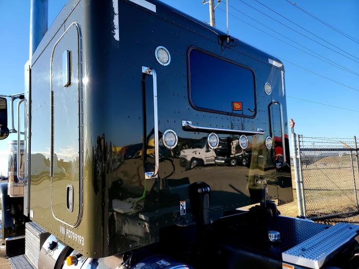 2023 Peterbilt 389-8