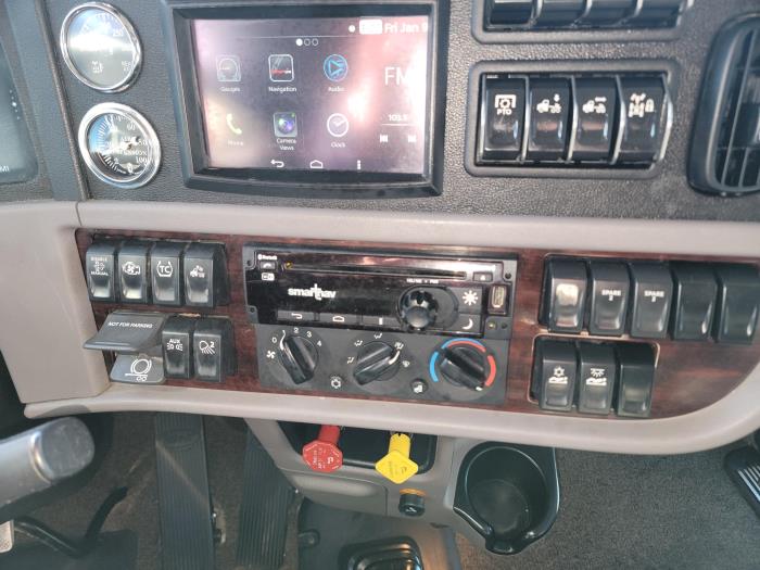 2023 Peterbilt 389-19