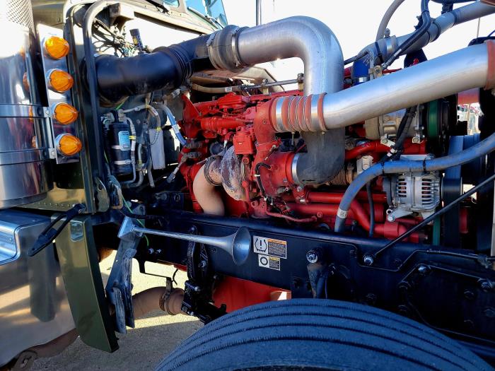 2023 Peterbilt 389-15