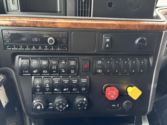 2022 International LT625-7