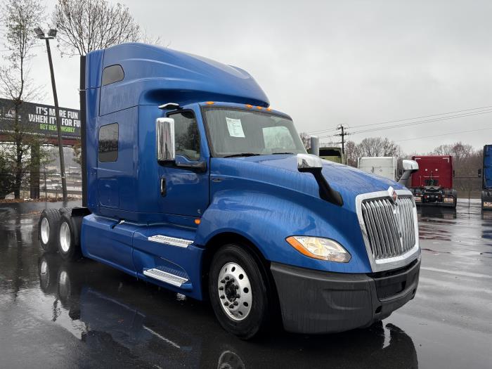 2022 International LT625-5