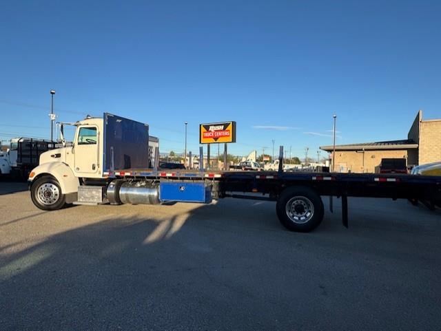 2017 Peterbilt 337-8