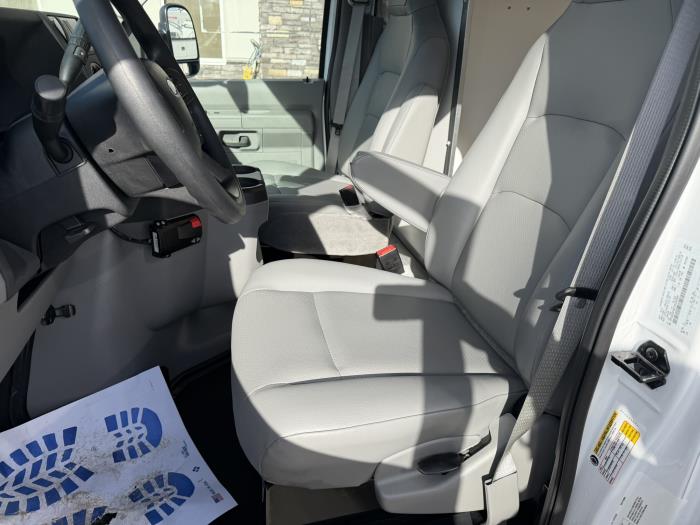 2026 Ford E-450-32