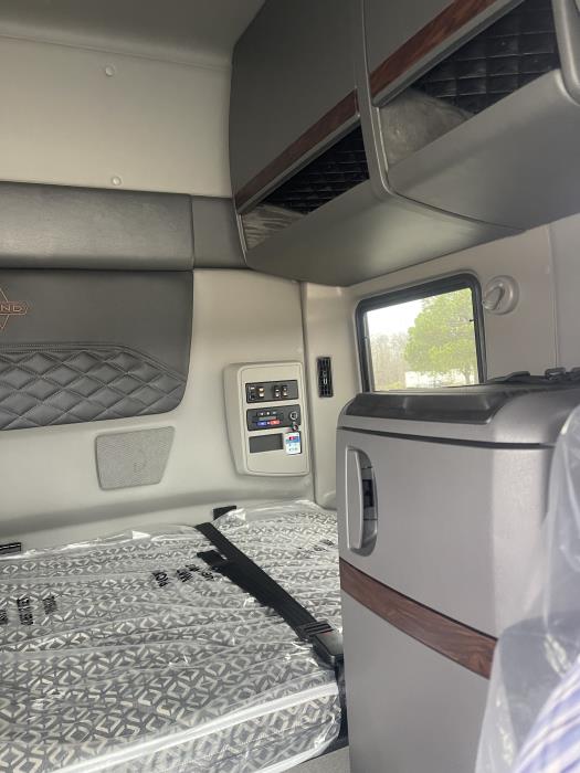 2026 International HX520-16