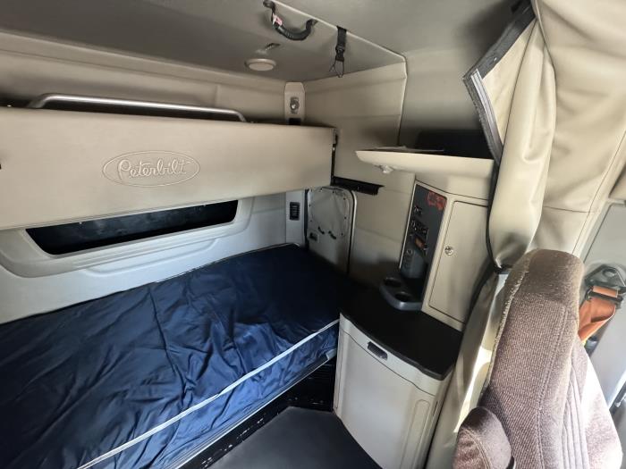 2022 Peterbilt 579-12